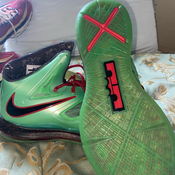 Lebrons 10 Red and Green - Picture 1 of 2
